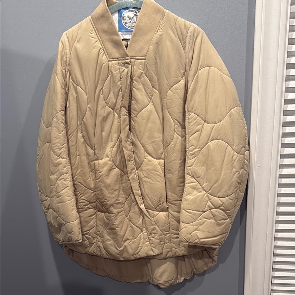 Lululemon rain Jacket with Quilted Design and Stand-Up Collar
